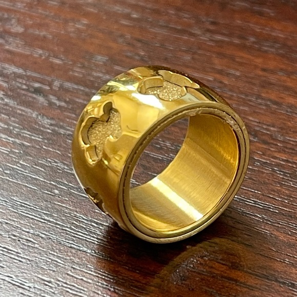 Gold tone stainless steel teddy bear wide band ring - Picture 11 of 12